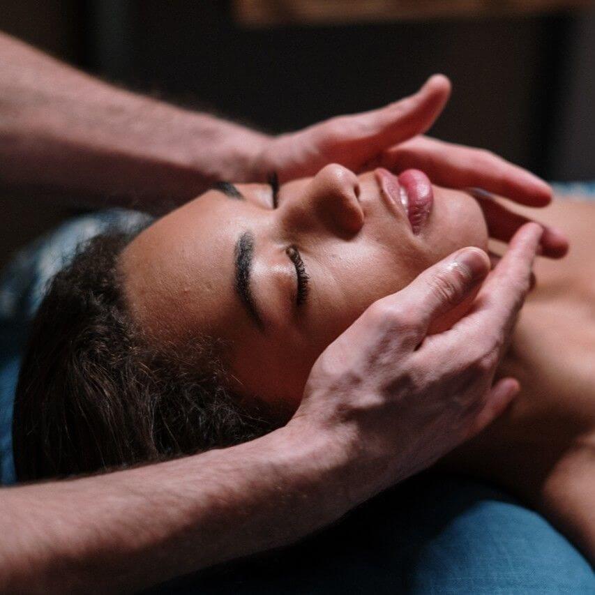 Nettoyeur de peau avec extraction de comédons au romarin