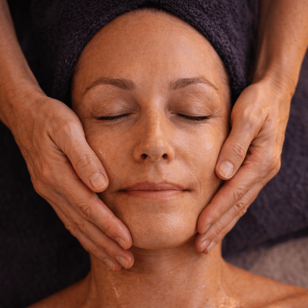 Soin visage anti-âge à l’immortelle